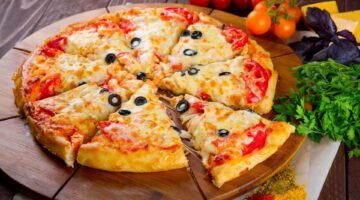 “هتعملها زي بتوع إيطاليا” طريقة عمل بيتزا الخضار في البيت بنكهة لذيذة